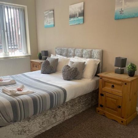 St Annes Apartment 4 - Sleeps 6 - Free Parking Lytham St Annes Exterior foto
